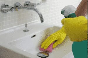 تنظيف الحمام